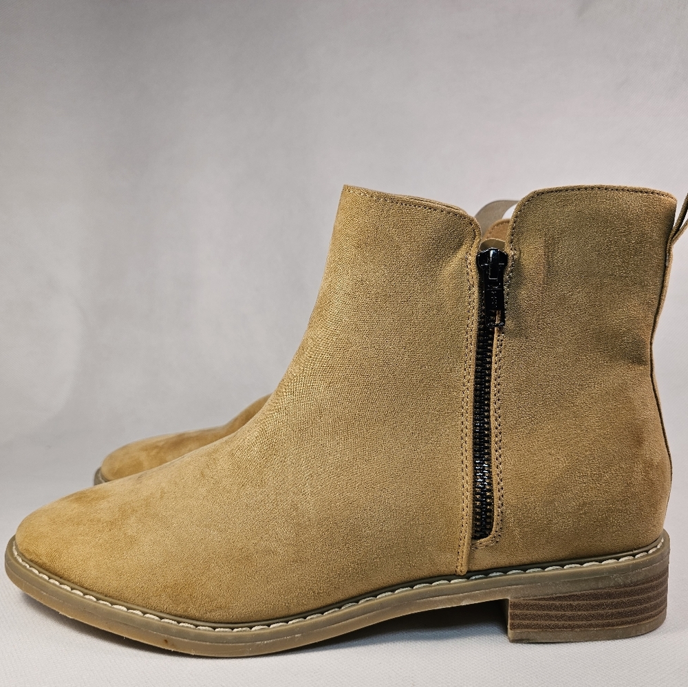 Women's  Taupe Brenna Ankle Bootie Size 11